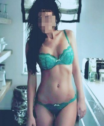 Изысканная красотка приглашает в гости. Нежные прикосновения, страстные поцелуи, незабываемый опыт ждут тебя. Доверься мне и ты останешься доволен. 10721, 31 год